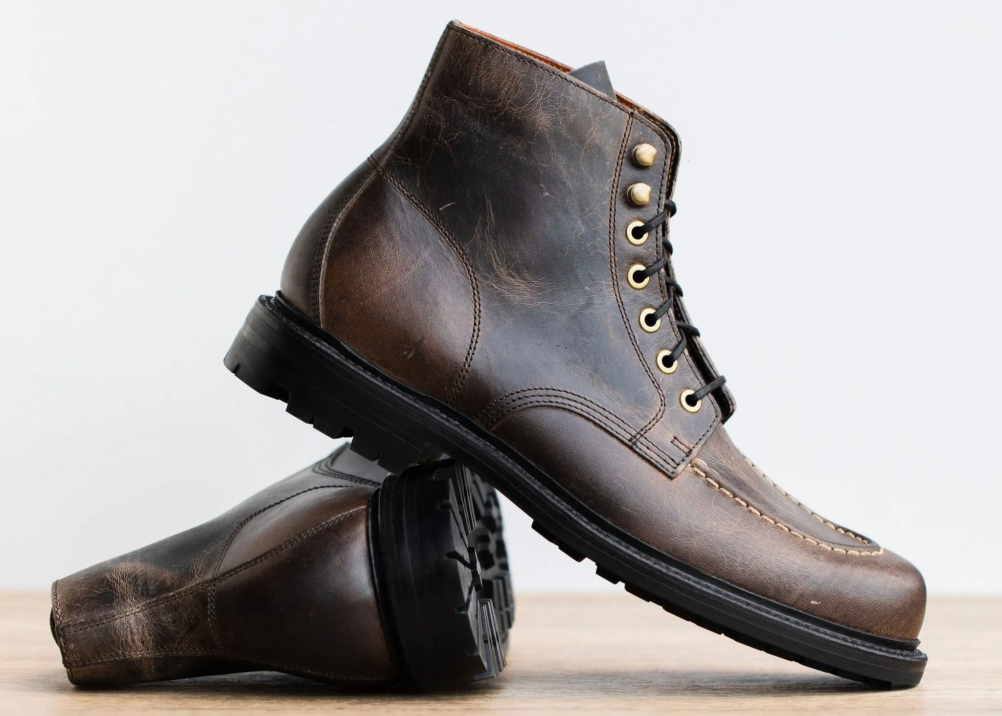 Botte en laiton noir ciré en daim
