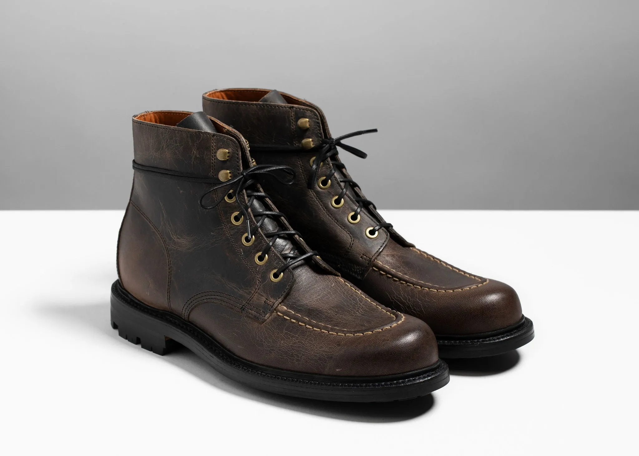 Botte en laiton noir ciré en daim
