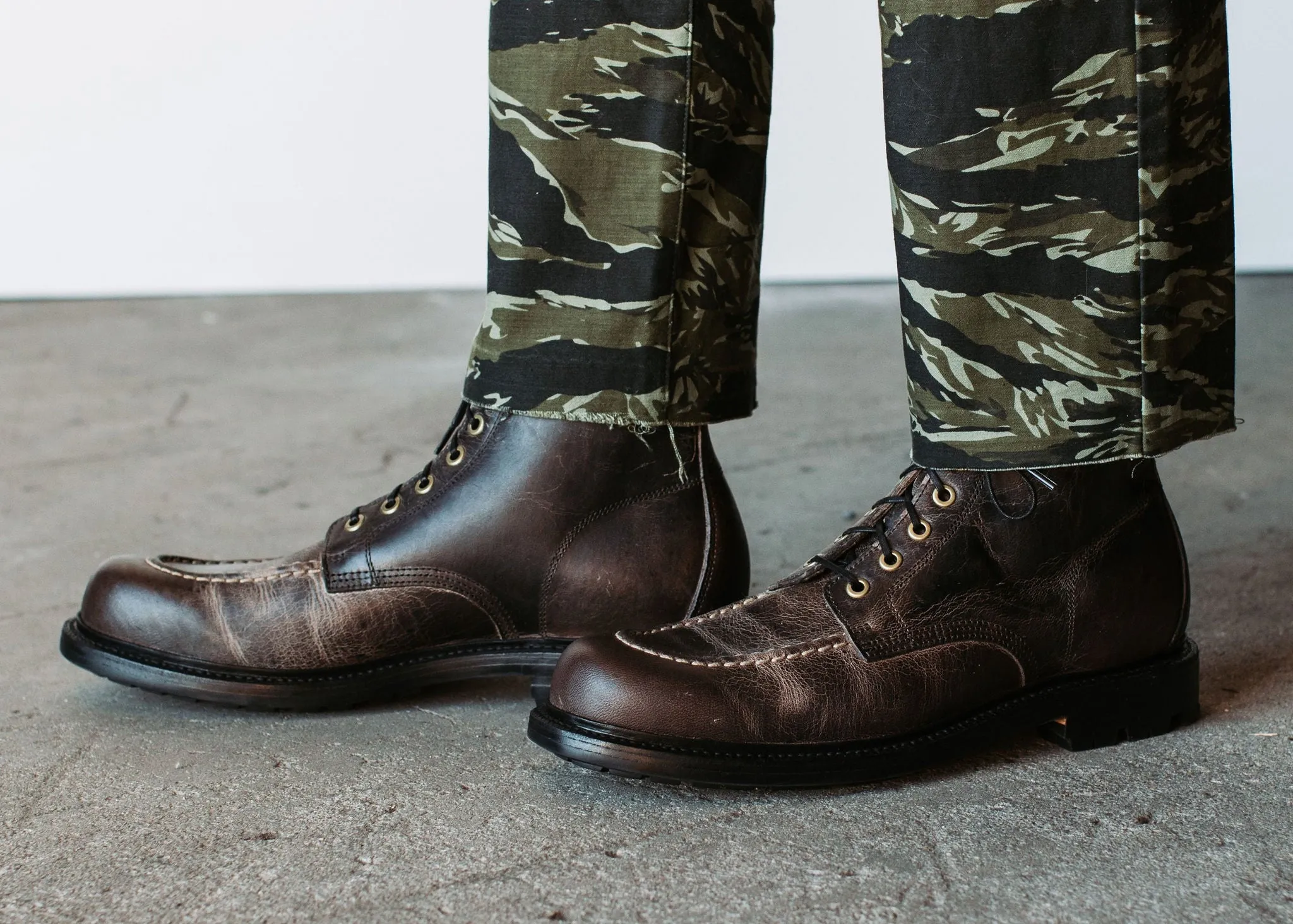 Botte en laiton noir ciré en daim
