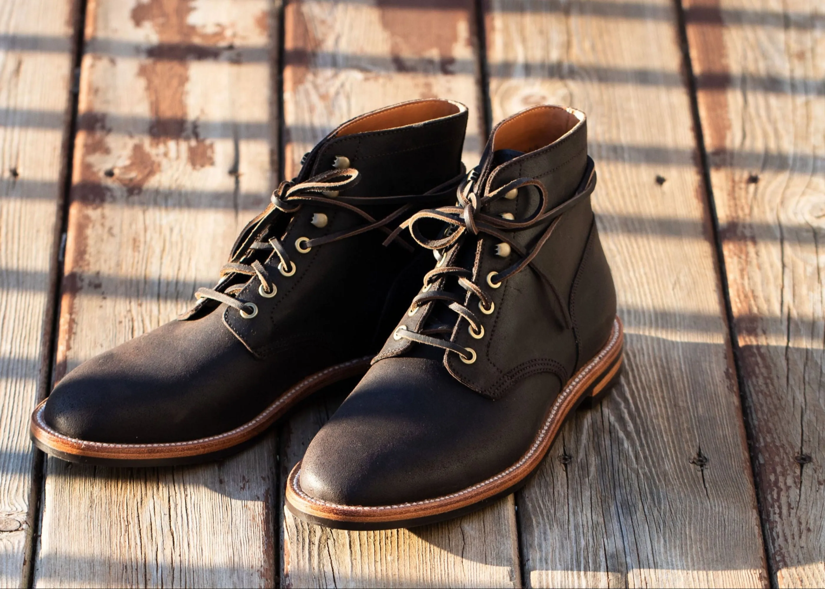 Diesel Boot Earth Commander Ciré