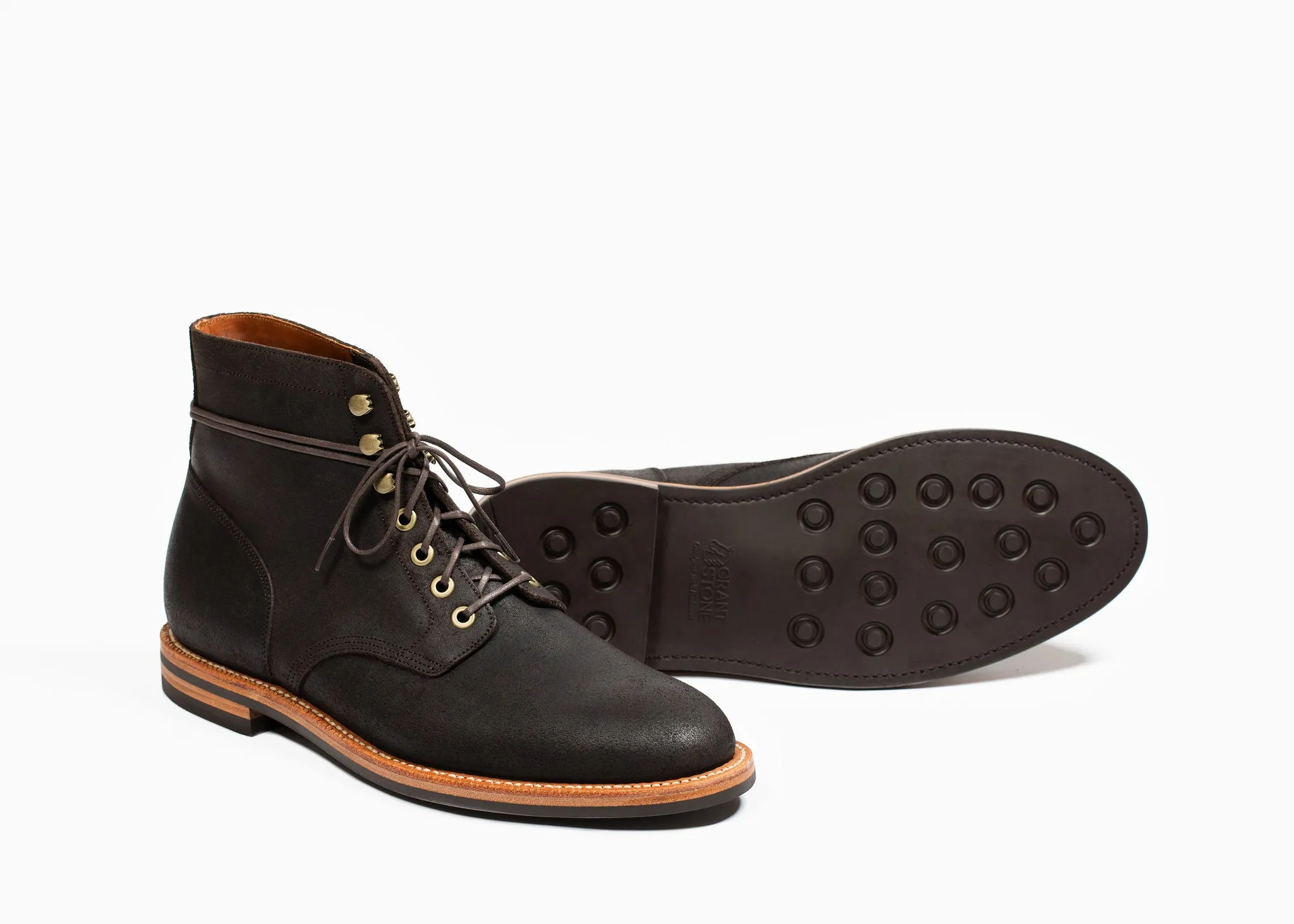 Diesel Boot Earth Commander Ciré
