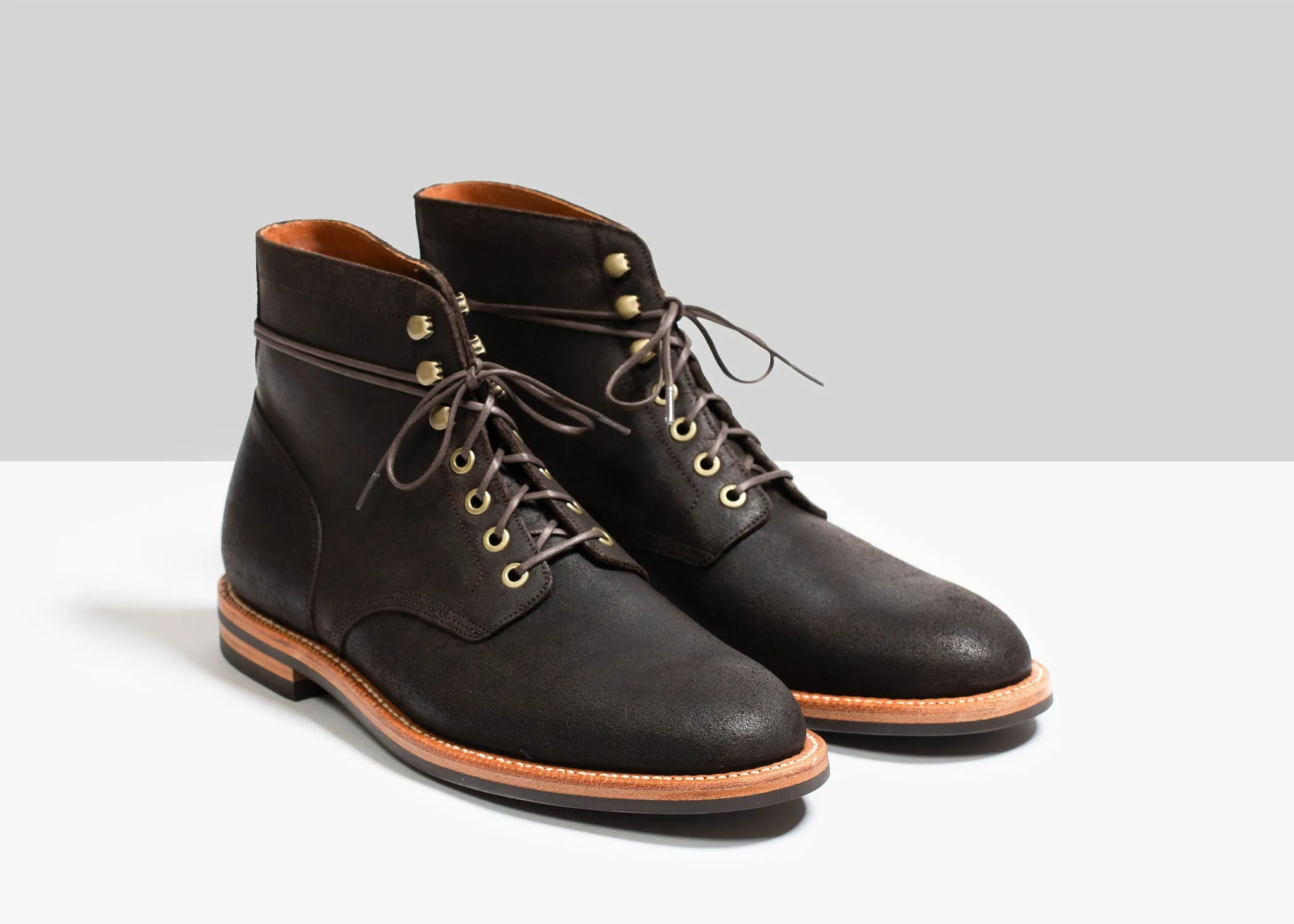 Diesel Boot Earth Commander Ciré