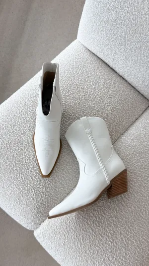 Ellenora Boots - Os