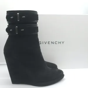 Bottes à cheville à semelle compensée Givenchy en daim noir taille 39