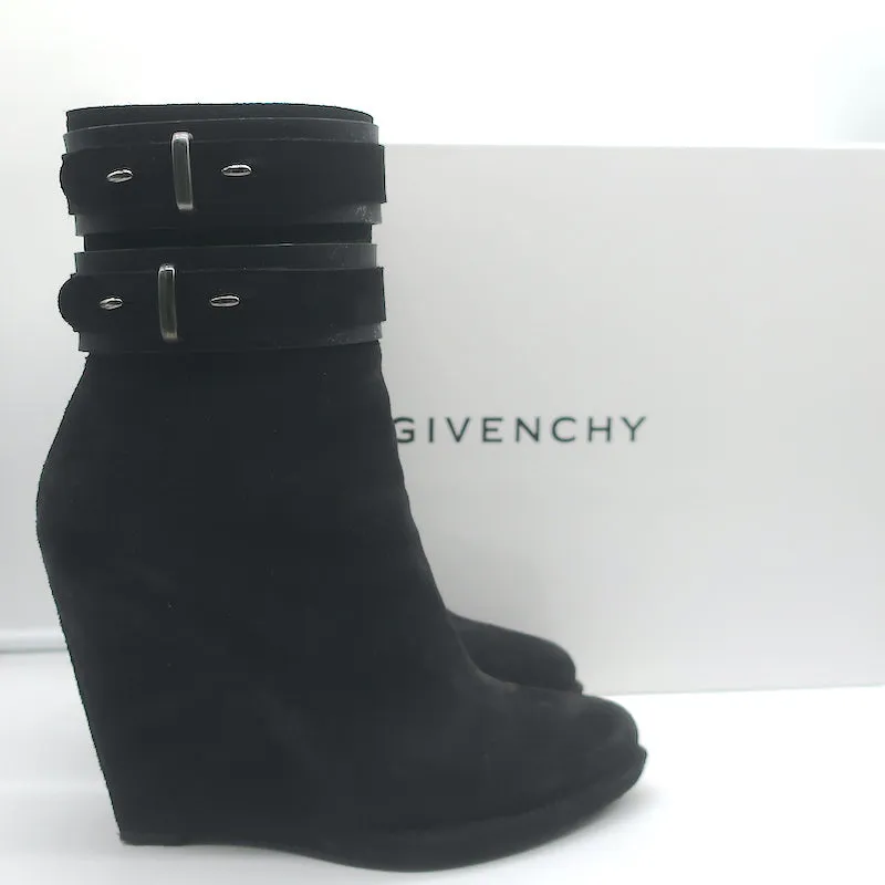 Bottes à cheville à semelle compensée Givenchy en daim noir taille 39