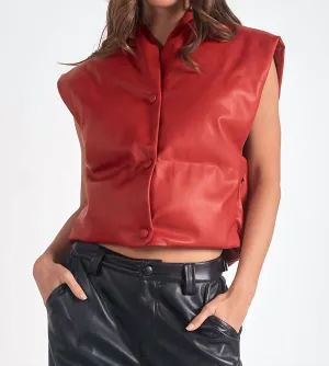 Gilet en cuir à col haut en rouge