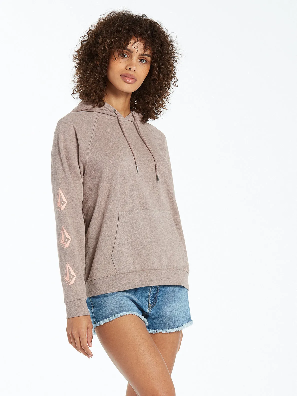 Pull à capuche en pierre emblématique