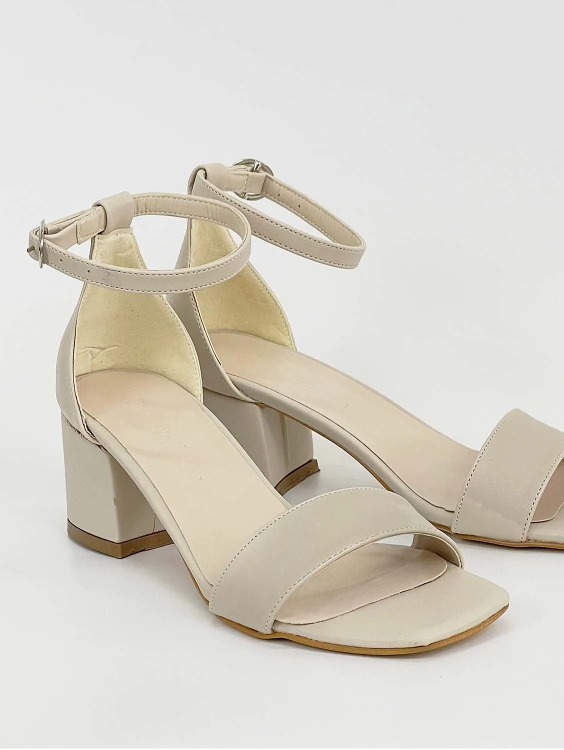 Iva Vegan Cuir à Talon Bas | Beige