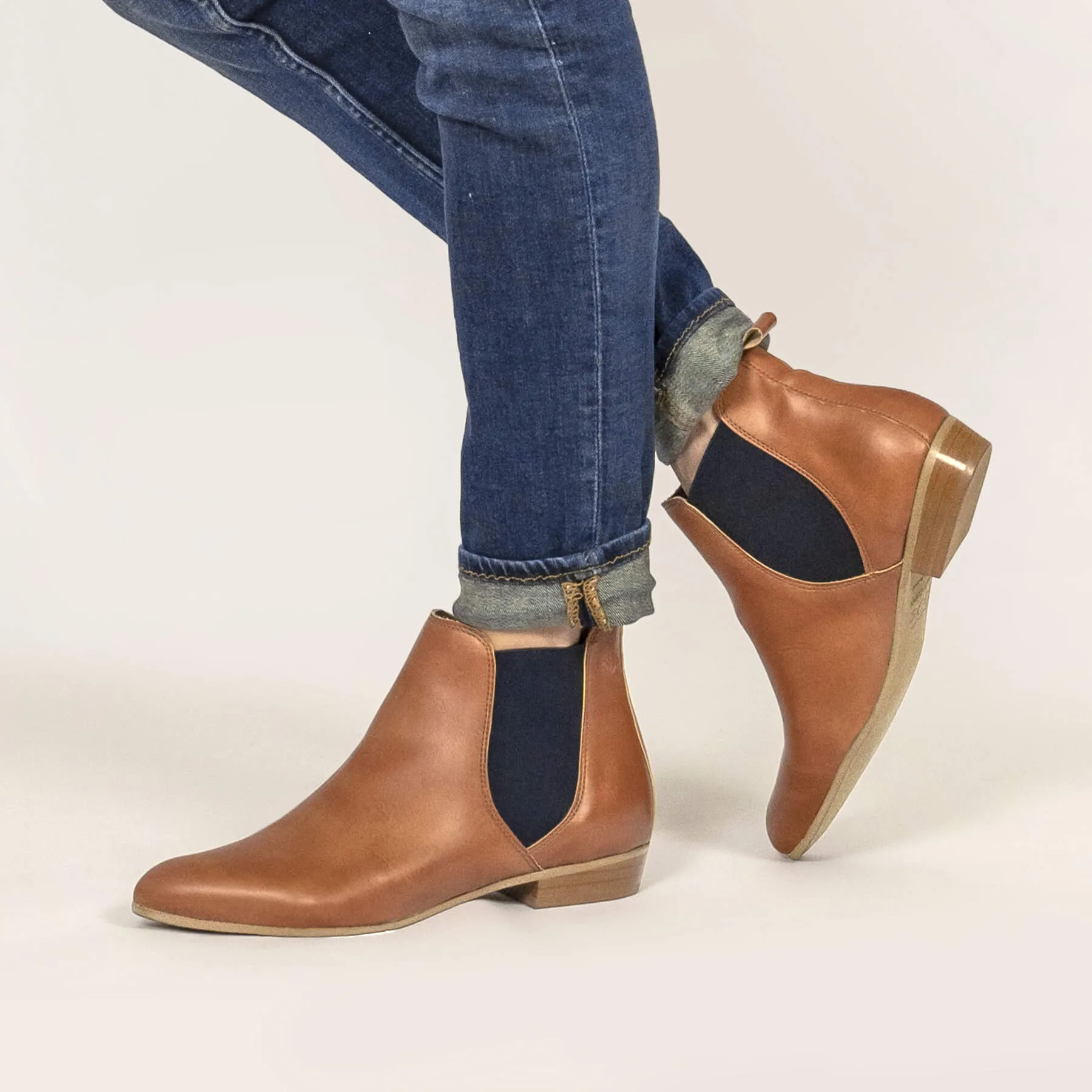 Bottes chevilles vegan en similicuir raisin Laika Femme | Camel