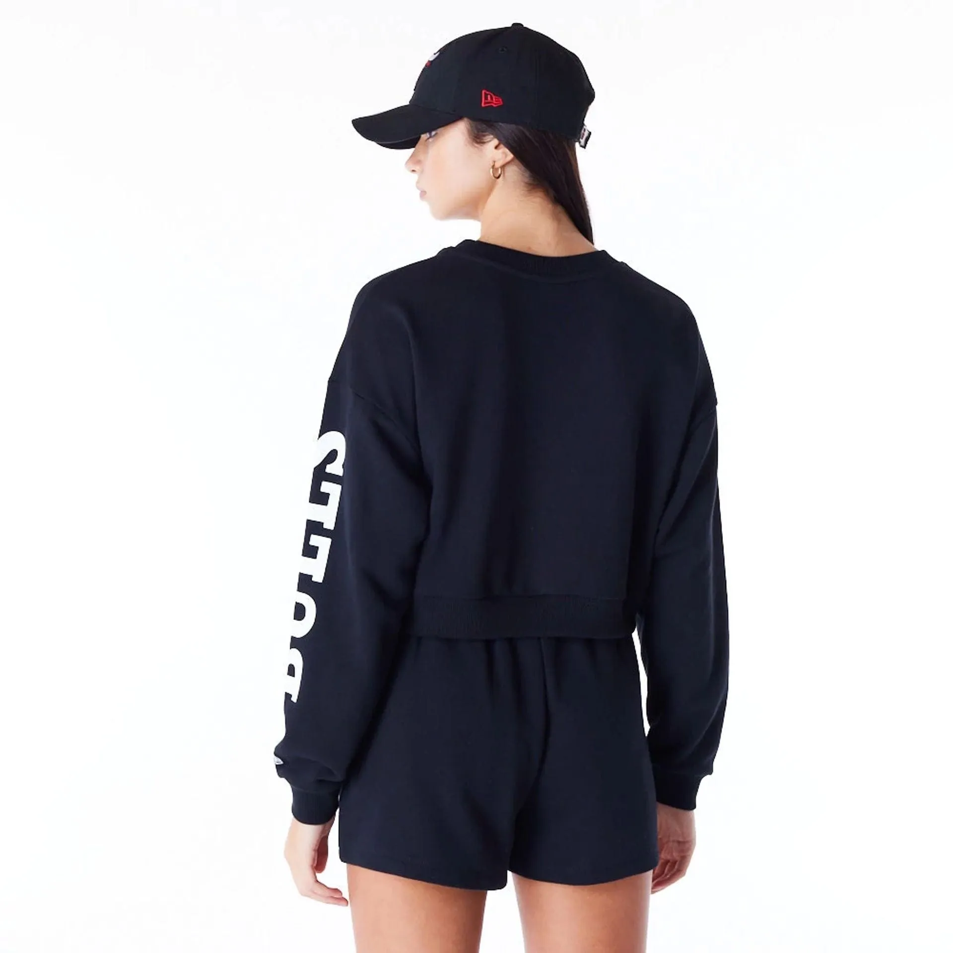 Sweatshirts et Hoodies New Era Chicago Bulls Femmes NBA Wordmark Noir Sweatshirt Court à Col Rond