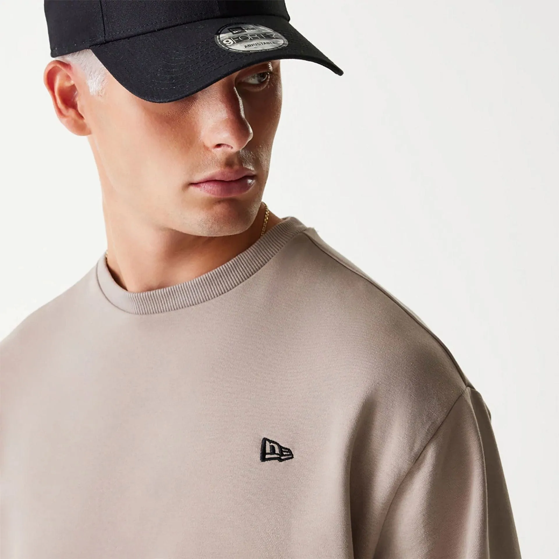 Sweats à capuche et pulls New Era Pull New Era Essential pastel marron col rond oversized