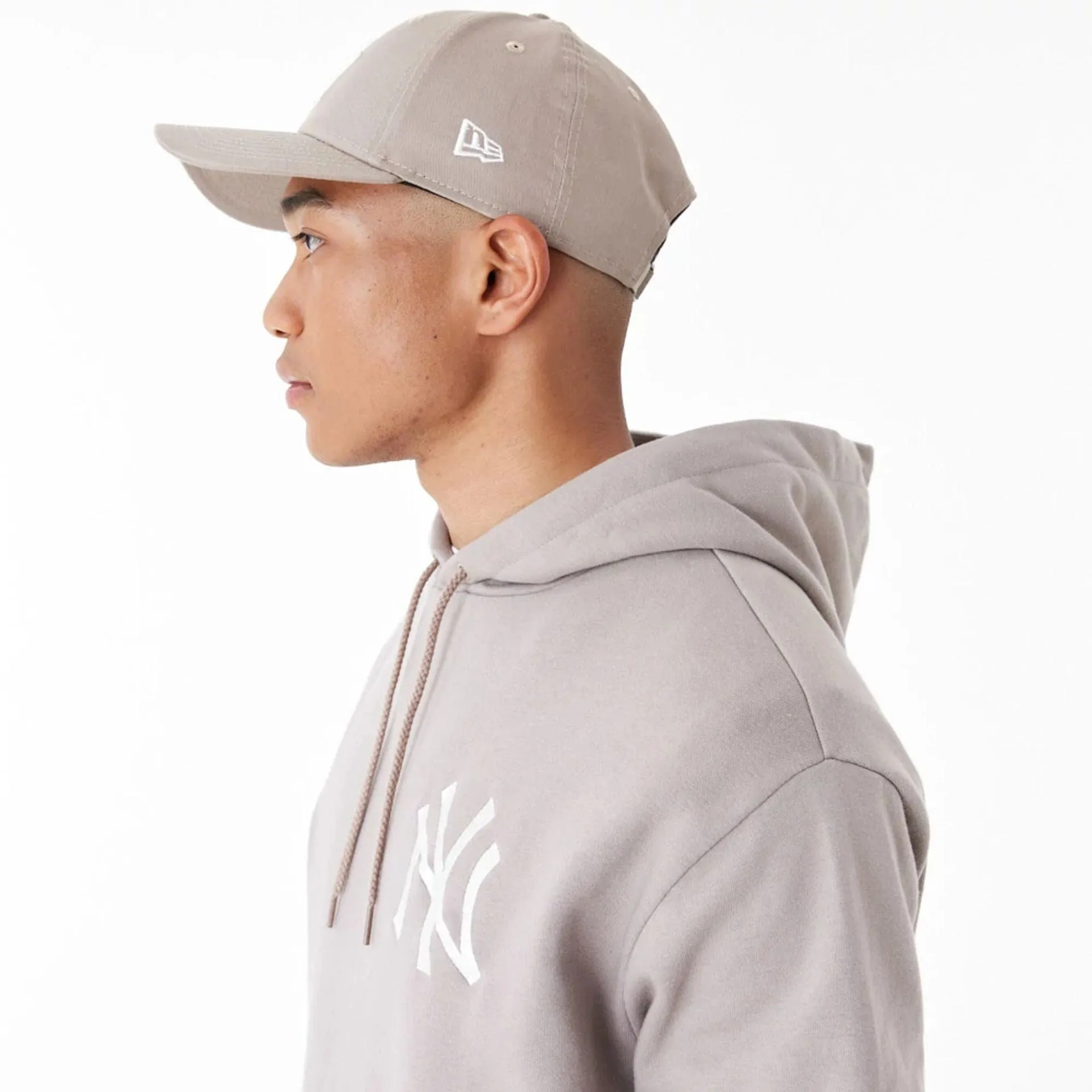 Sweats à capuche et pulls New Era des New York Yankees - Pull à capuche oversize beige essentiel de la ligue