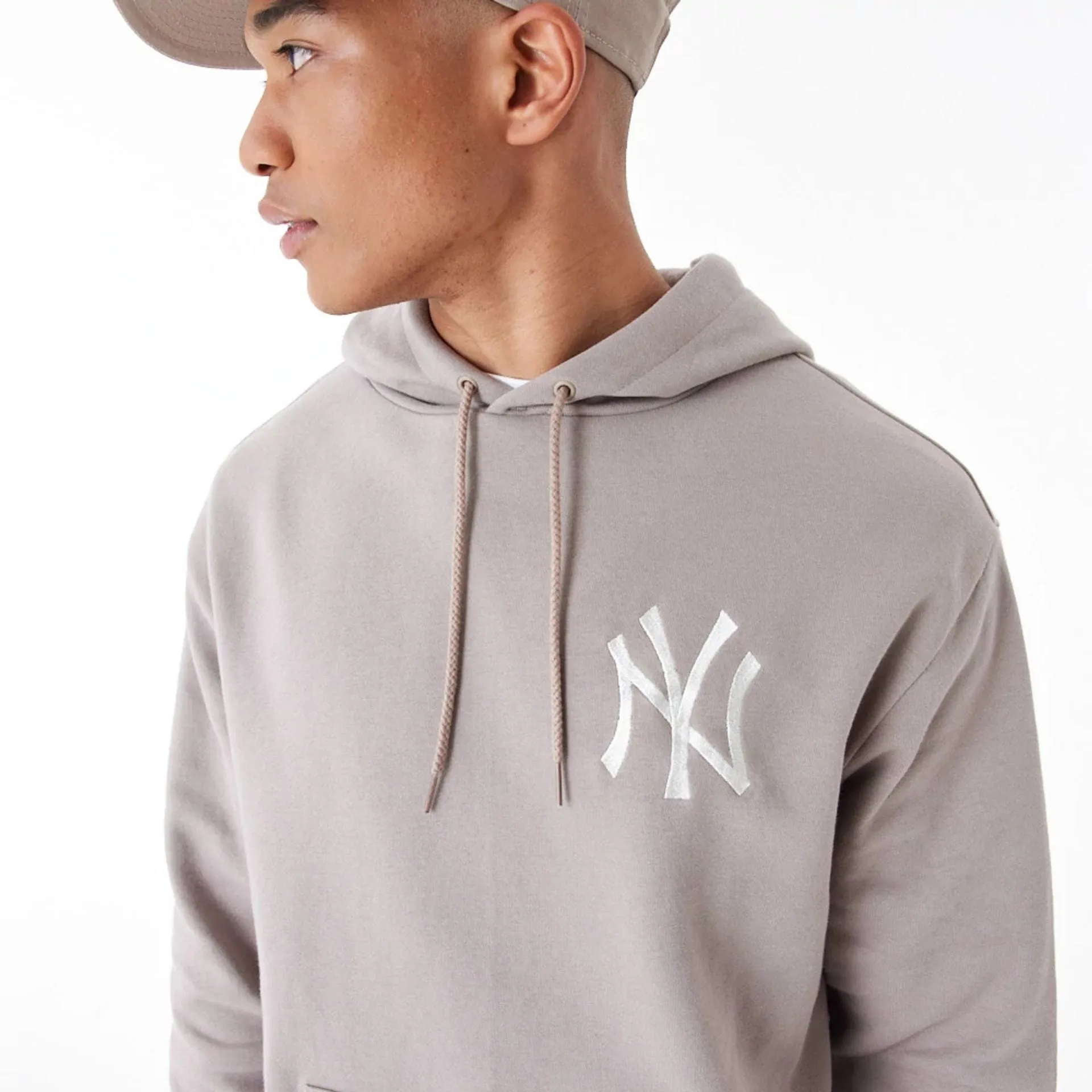 Sweats à capuche et pulls New Era des New York Yankees - Pull à capuche oversize beige essentiel de la ligue