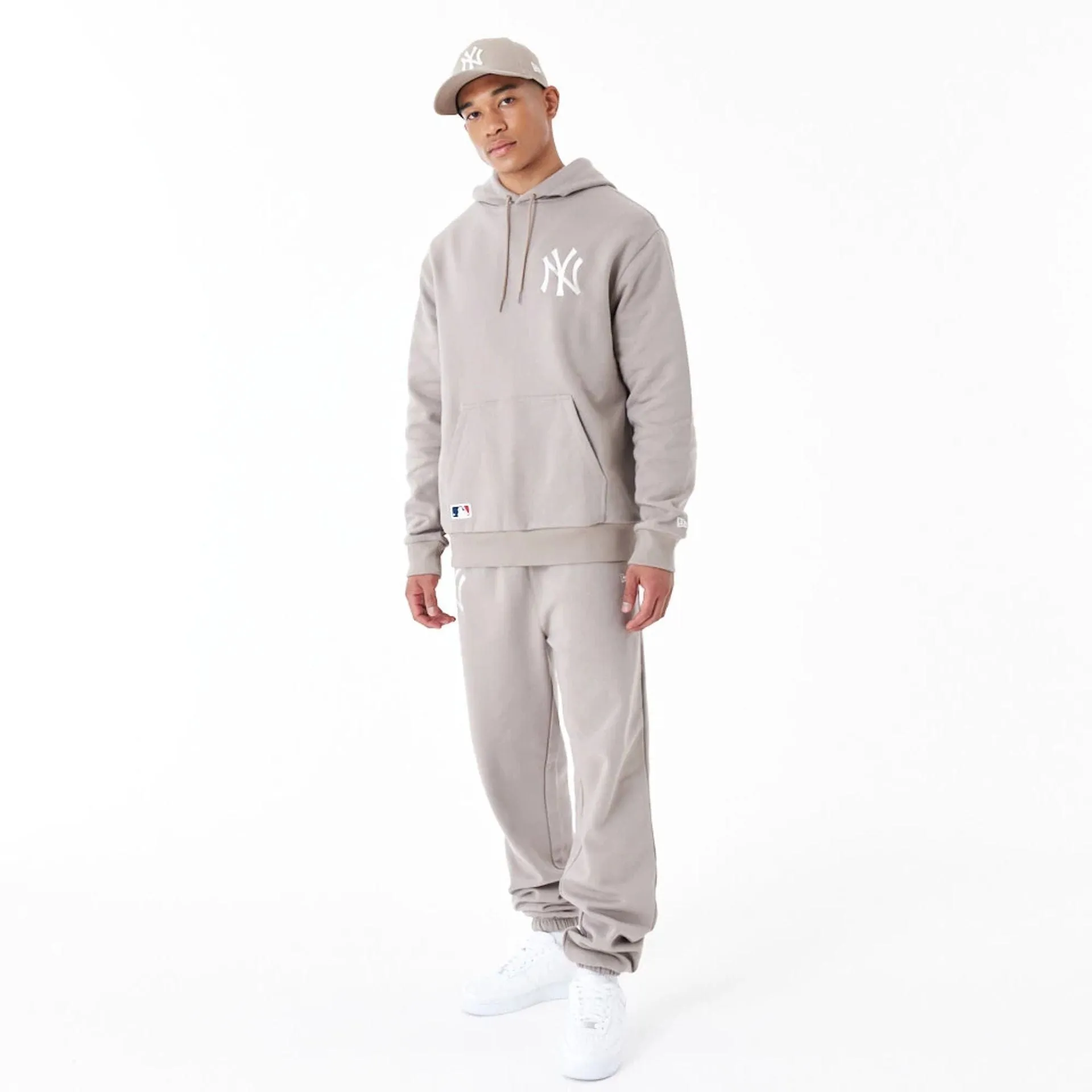 Sweats à capuche et pulls New Era des New York Yankees - Pull à capuche oversize beige essentiel de la ligue