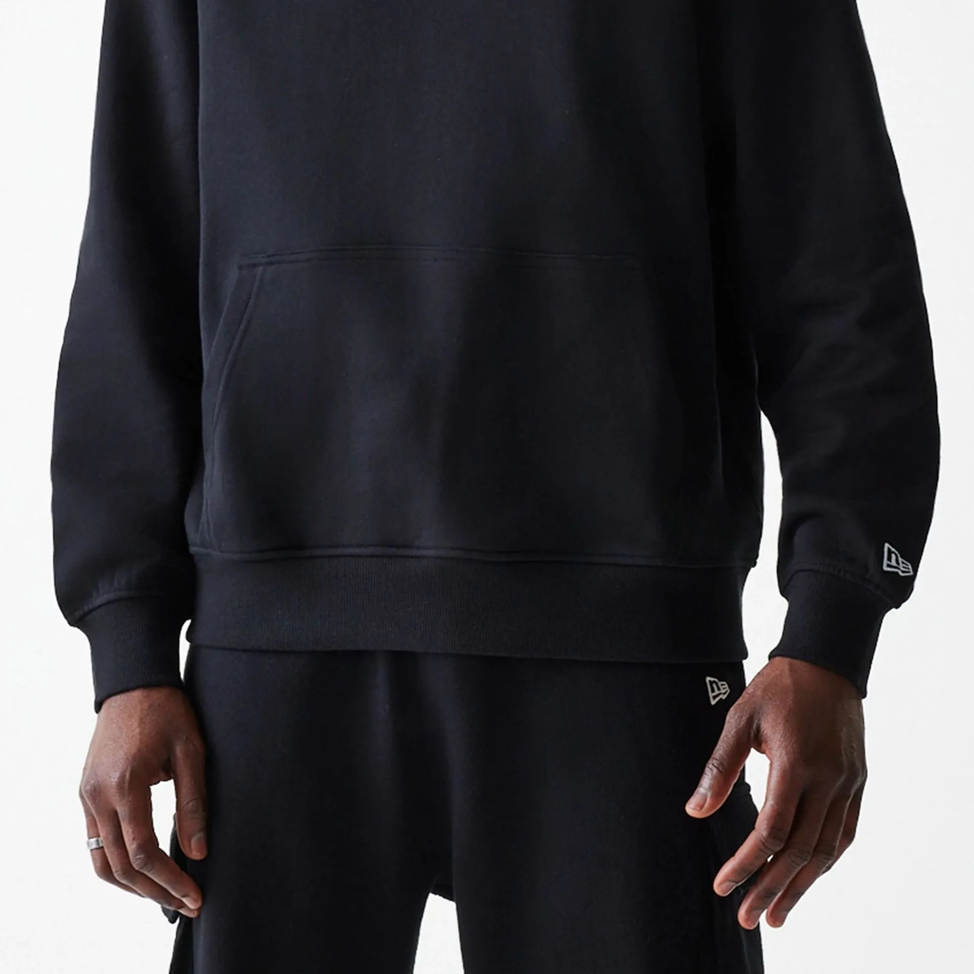 Sweatshirts et Hoodies New Era - Pullover Hoodie Noir Ode à NY
