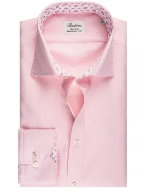Chemise ajustée à incrustations de fleurs roses