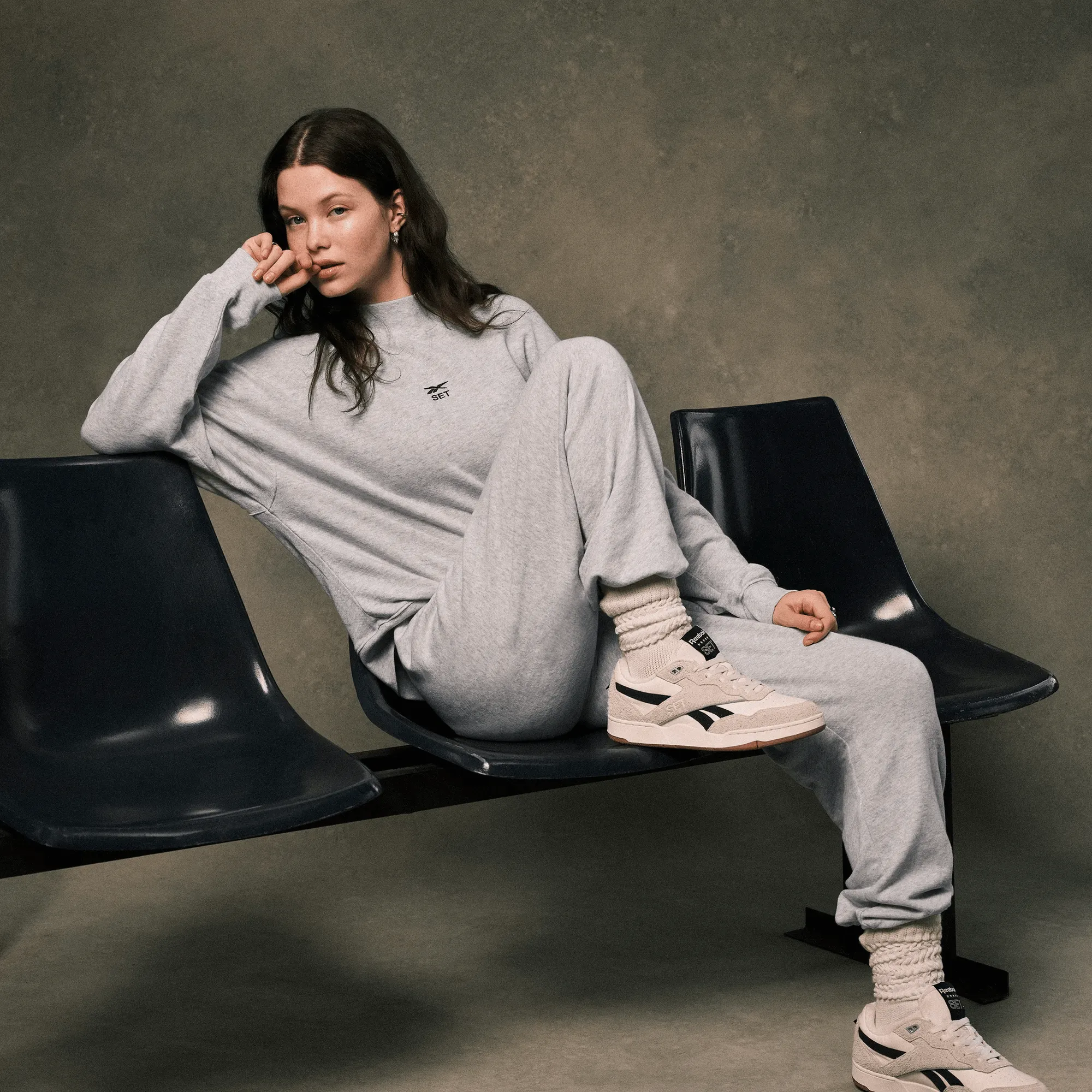 Vêtements Reebok pour Femmes Sweat-shirt Classique Léger Reebok x SET