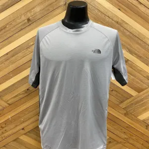 The North Face The North Face - T-shirt de performance pour homme - Prix de détail conseillé 55 $ : gris clair-homme-LG