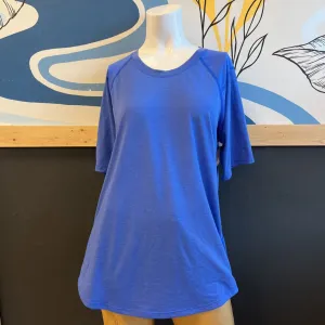 The North Face The North Face - T-shirt sportif FlashDry pour femmes - Prix de détail conseillé 70 $ : Bleu-femme-LG