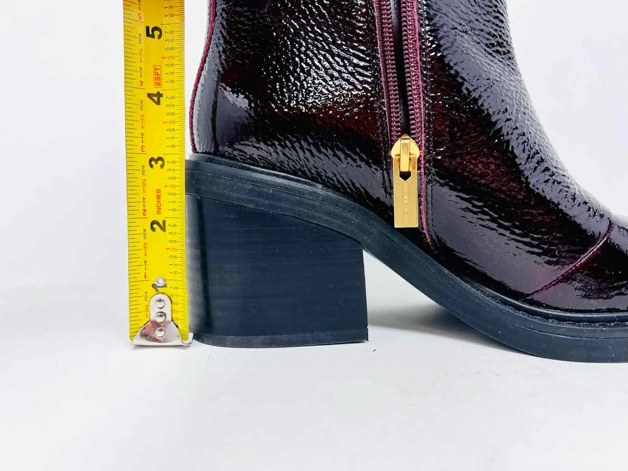Chaussures Bottes Vince Camuto Taille 8 en Cuir Verni avec Boucle(s) Bordeau/Doré